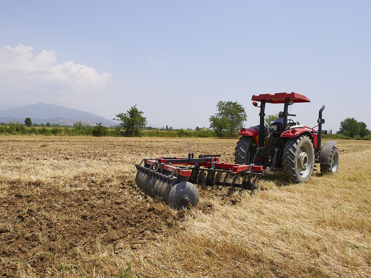 mounted-trailed-v-type-disc-harrow-5